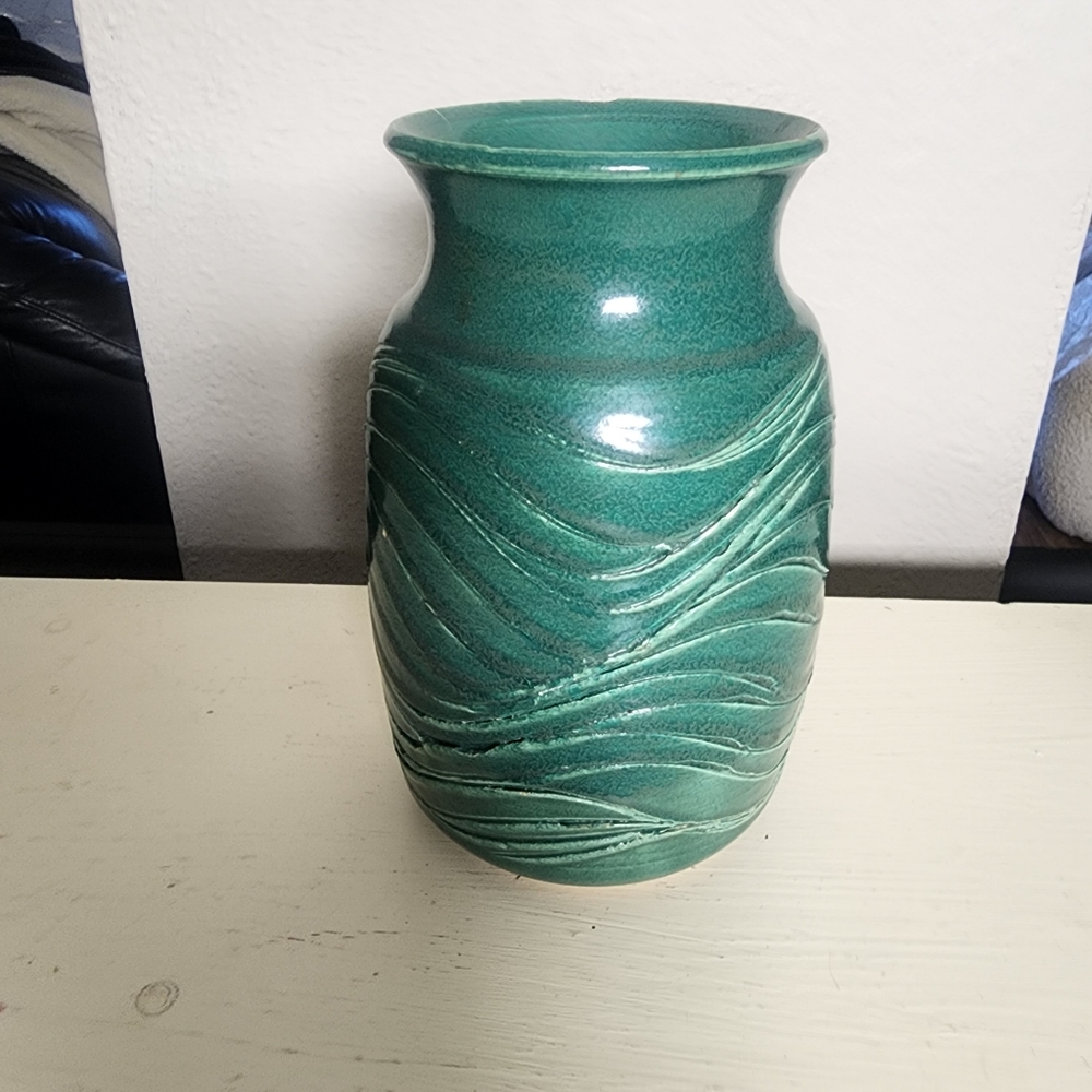 40 YEARS OLD 8" GRAVES 1983 HAND TURNED CARVED SIGNED POTTERY  ☆